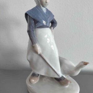 Royal Copenhagen - Pige med gås 528 - Porcelæn